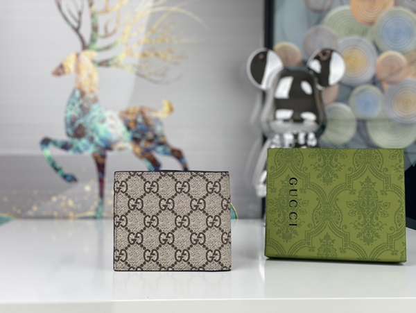 グッチ財布コピー背面デザイン